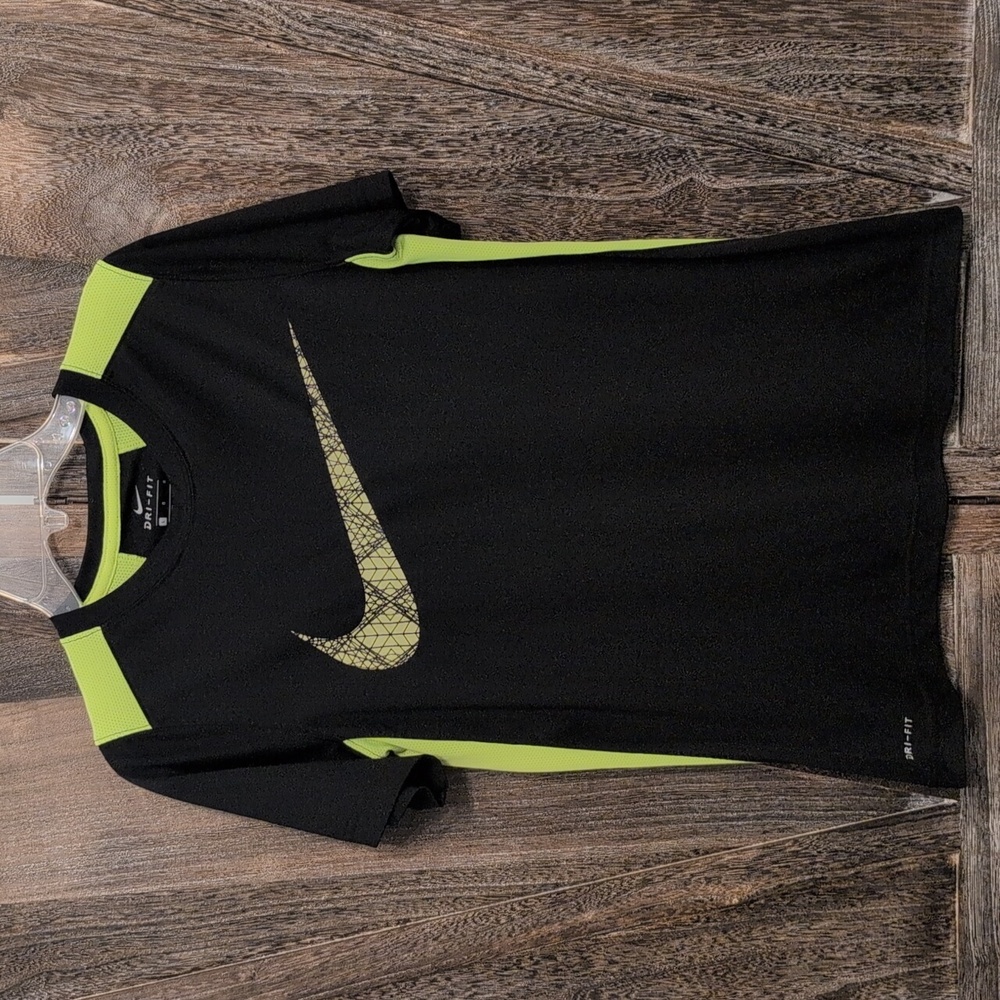 Boys Nike black & yellow logo print active shirt size L